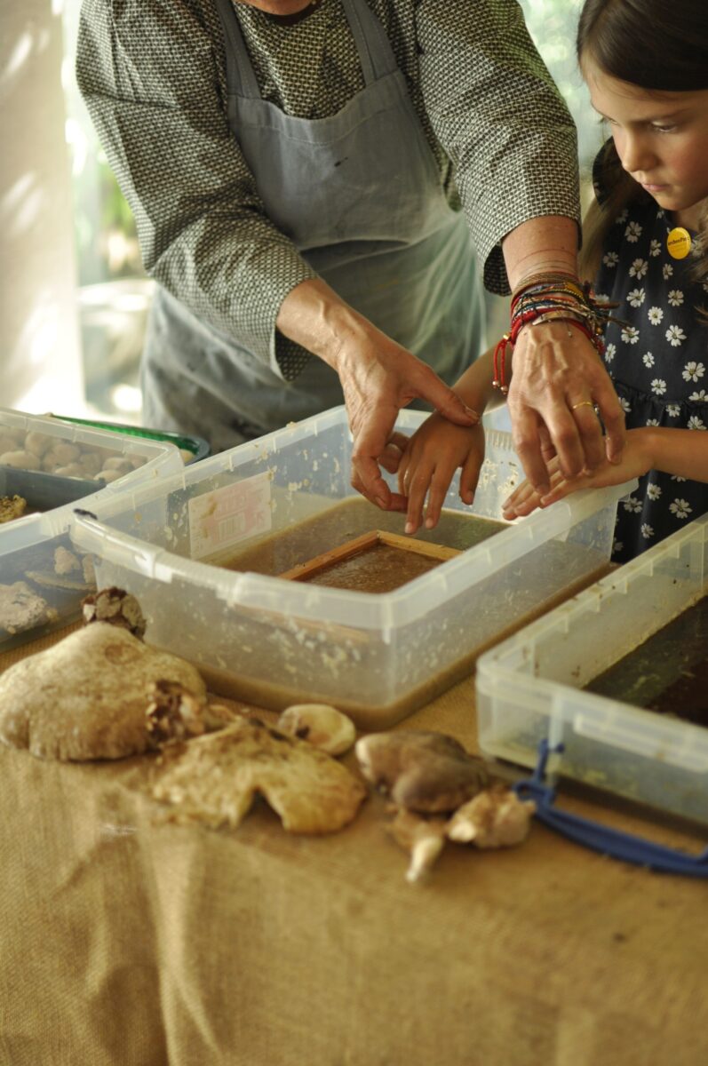 Drop-In-Workshop "Mushroom Paper" with artist Jana Nicole; July 2026
