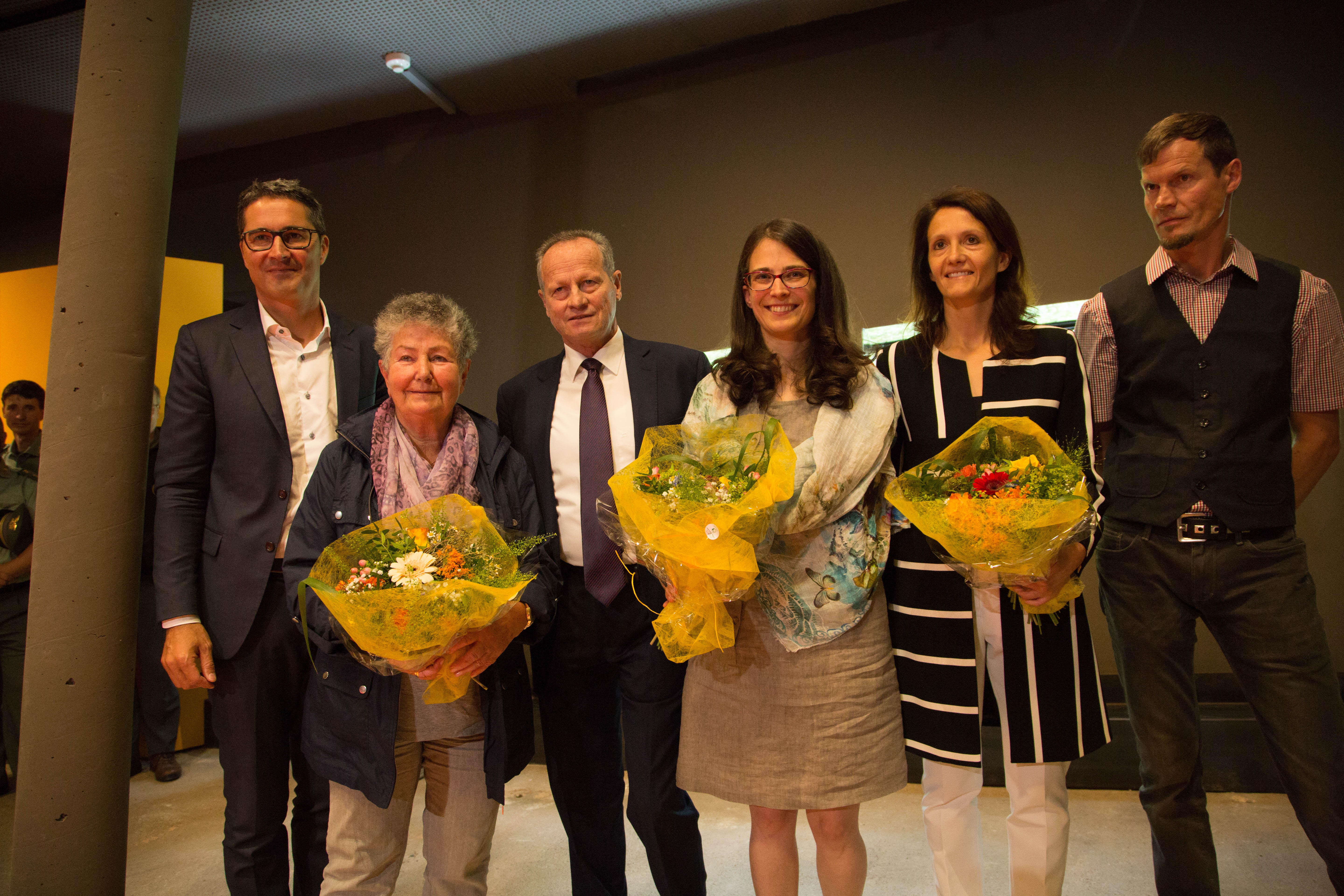 Eröffnungsfeier der neuen Ausstellungen und Areale im archeoParc Val SenalesFesta dinaugurazione delle nuove mostre e aree allarcheoParc Val SenalesOpening cerimony of the new exhibition and areas at archeoParc Val Senalesleft to right: Arno Kompatscher, Erika Simon, Karl Josef Rainer, Johanna Niederkofler, Sonja Santer, Gerhard Müller15. July 2017