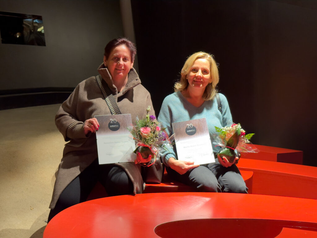 20 Jahre ArbeitsjubiläumVentesimo anniversario di lavoro20 year work aniversary f.l.t.r. Hannelore Tumler, Martha Pazeller